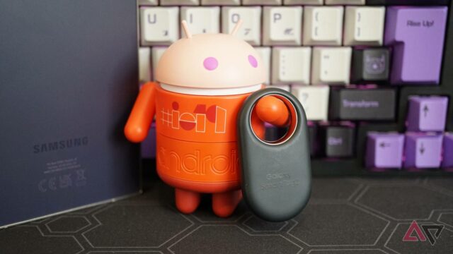 Um close da parte superior do Samsung Galaxy SmartTag 2