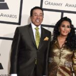 Smokey Robinson enfrenta novas acusações de agressão sexual de outra ex-governanta, detalhista de automóveis