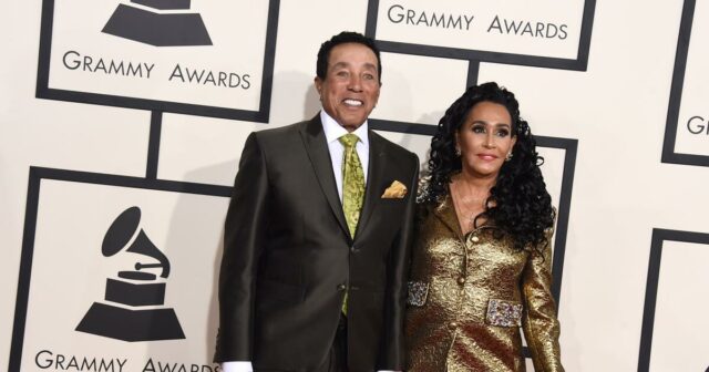 Smokey Robinson enfrenta novas acusações de agressão sexual de outra ex-governanta, detalhista de automóveis
