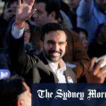 Zohran Mamdani, fotografado votando, foi eleito prefeito da cidade de Nova York.