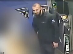 Sorridente requerente de asilo em bote iraquiano faz um sinal de positivo com o polegar para uma vítima de 20 anos antes de lançar um terrível ataque sexual contra ela no trem Na filmagem, tirada de dentro da estação ferroviária de Crawley em 22 de setembro deste ano, Hawre Mohamed pode ser visto conversando com a vítima e gesticulando para ela antes de passar pelas barreiras de passagem.