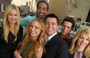 Spinoff de ‘Friends’ ‘Joey’ finalmente lança seus oito episódios finais não exibidos quase 20 anos depois Spinoff de 'Friends' 'Joey' finalmente lança seus oito episódios finais não exibidos quase 20 anos depois