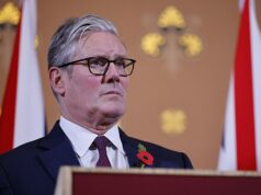 Starmer ‘pronto para lutar’ contra rivais pela liderança: nº 10 em ‘modo bunker’ por medo de que o trabalho do PM seja ameaçado por ‘deputados selvagens’ Diz-se que amigos de Sir Keir Starmer estão preocupados com a possibilidade de os parlamentares começarem a manobrar para o cargo mais alto