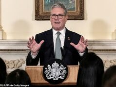 Starmer ‘será o próximo’ se o assessor-chefe Morgan McSweeney for forçado a sair por causa da guerra de briefing No10 – enquanto o PM ‘inicia investigação’ e faz desculpas humilhantes a Wes Streeting Keir Starmer está lutando para conter a pressão crescente para expulsar os assessores número 10 por trás de um briefing brutal contra o Gabinete hoje