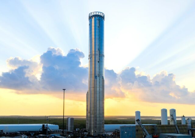 Starship booster B18 before the explosion