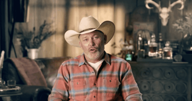 Jesse da Dinastia McBee descobriu sobre a investigação do FBI de seu pai diante das câmeras.