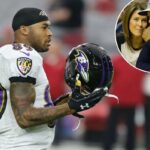 O wide receiver Steve Smith nº 89 do Baltimore Ravens entra em campo antes do jogo da NFL contra o Arizona Cardinals no University of Phoenix Stadium em 26 de outubro de 2015 em Glendale, Arizona.