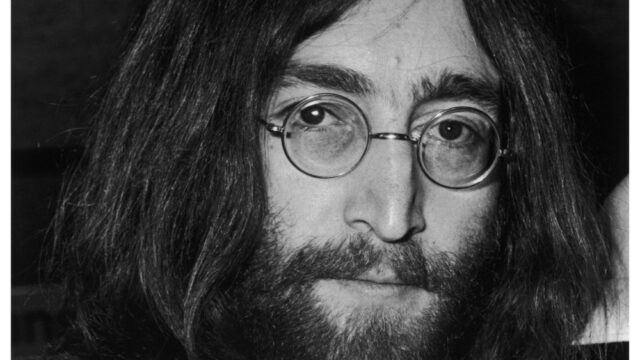 Steven Soderbergh diz que seu documento sobre John Lennon fará com que as pessoas ouçam 'o que John e Yoko tinham a dizer naquela tarde antes de ele ser morto'
