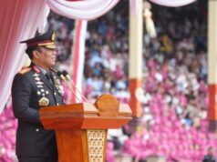 Subchefe de Polícia Komjen Dedi Prasetyo recebe prêmio de FH Unbraw, igual a Munir Said Thalib Subchefe de Polícia Komjen Dedi Prasetyo recebe prêmio de FH Unbraw, igual a Munir Said Thalib