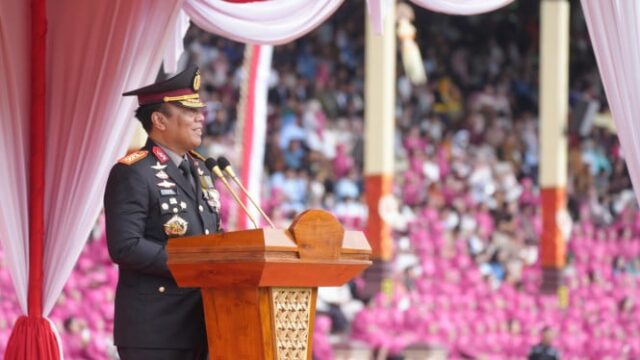 Subchefe de Polícia Komjen Dedi Prasetyo recebe prêmio de FH Subchefe de Polícia Komjen Dedi Prasetyo recebe prêmio de FH Unbraw, igual a Munir Said Thalib