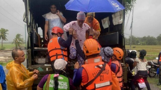 Supertufão Fung-wong atinge as Filipinas
