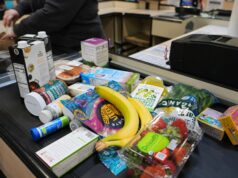 Supremo Tribunal dos EUA prorroga ordem que permite a Trump suspender ajuda alimentar Supremo Tribunal dos EUA prorroga ordem que permite a Trump suspender ajuda alimentar