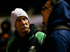 Suspeito preso em atirar no lendário Oakland, técnico de futebol de ‘Last Chance U’, John Beam Suspeito preso em atirar no lendário Oakland, técnico de futebol de 'Last Chance U', John Beam