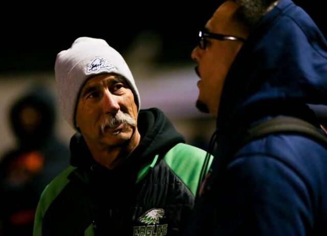 Suspeito preso em atirar no lendário Oakland, técnico de futebol de 'Last Chance U', John Beam
