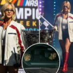 Sydney Sweeney sorri no campeonato NASCAR poucas horas depois de uma tensa conversa com o ex-noivo