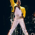 Peter Freestone, assistente pessoal e confidente de longa data de Freddie Mercury (foto), revelou que ofereceu ao Victoria & Albert Museum de Londres 1.000 itens da coleção de Freddie para serem exibidos - mas os curadores lhe disseram que não poderiam acomodar uma exposição até pelo menos 2030