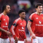 O técnico do Manchester United, Ruben Amorim, parece frustrado.