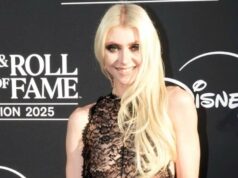 Taylor Momsen impressiona com vestido transparente no Rock & Roll Hall of Fame Taylor Momsen posa nua em nada além de pintura corporal preta para o novo videoclipe de sua banda