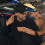 Travis Kelce Taylor Swift se beija nos bastidores do trailer da Eras Tour
