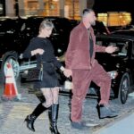 Taylor Swift exibiu suas pernas matadoras enquanto ela e o noivo Travis Kelce desfrutavam de outro encontro chique na cidade de Nova York na quinta-feira