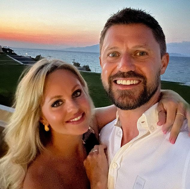 'Tem sido extremamente confuso. Ela é um pouco pirralha ': A estrela de Corrie, Tina O'Brien, deixou seu namorado milionário designer de interiores, Adam Fadle