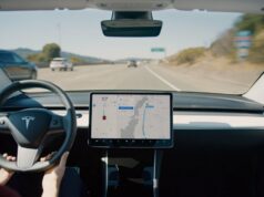Tesla divulga relatório de segurança detalhado depois que o co-CEO da Waymo pediu mais dados dashboard view of Tesla's autopilot screen