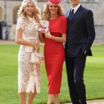 Tess Daly foi apoiada pelo marido Vernon Kay e pela filha sósia Phoebe ao ser homenageada pelo rei Charles em uma cerimônia de investidura no Castelo de Windsor na quarta-feira.