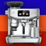 Máquina de café expresso prateada com tela sensível ao toque inteligente