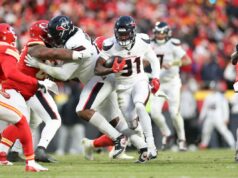 Texans cortam horas de atraso antes do jogo de contas em movimento surpresa The Houston Texans cut a running back on Thursday.