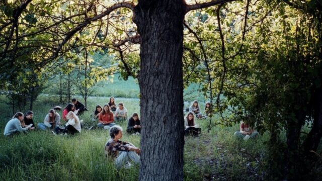 'The Leaves Hang Trembling' encontra lições oportunas de esperança e resiliência na história de um professor sérvio (EXCLUSIVO)
