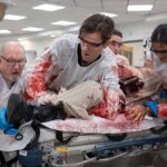 'The Pitt' vai ao ar na TNT sem censura com 'imagens médicas gráficas'