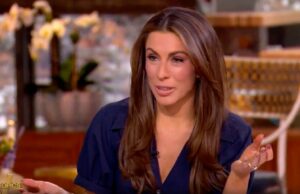 ‘The View’: Alyssa Farah Griffin derrama água fria em aplicativo que tenta criar IA de parentes mortos 'The View': Alyssa Farah Griffin derrama água fria em aplicativo que tenta criar IA de parentes mortos