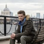 Os fãs de Love Actually ficarão maravilhados em ver o hilariante novo anúncio de Natal do Google Pixel, que apresenta uma reunião entre a estrela infantil Thomas Brodie-Sangster e a namorada nacional Martine McCutcheon.