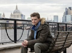 Thomas Brodie-Sangster, de Love Actually, se reúne com Martine McCutcheon para recriar cenas – enquanto a estrela infantil é vista agarrada à fama do filme em um anúncio hilariante do Google Os fãs de Love Actually ficarão maravilhados em ver o hilariante novo anúncio de Natal do Google Pixel, que apresenta uma reunião entre a estrela infantil Thomas Brodie-Sangster e a namorada nacional Martine McCutcheon.