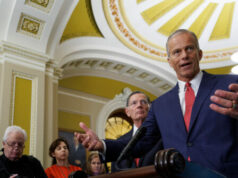 Thune manterá o Senado em sessão até o fim da paralisação de Schumer Thune manterá o Senado em sessão até o fim da paralisação de Schumer