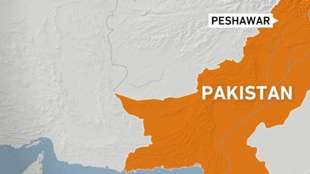Tiros e explosões em quartel-general paramilitar em Peshawar, no Paquistão: relatórios
