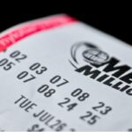 Bilhete de loteria Mega Millions.