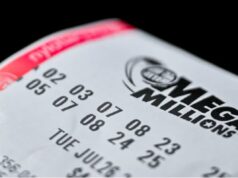 Titular do bilhete da Mega Millions ganha jackpot de US$ 980 milhões Bilhete de loteria Mega Millions.