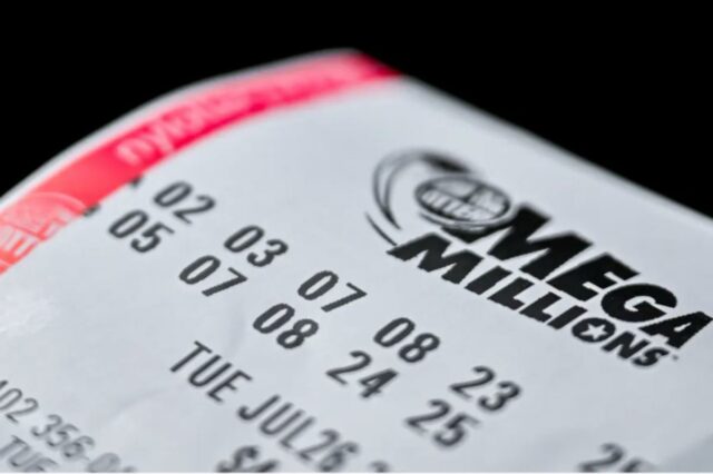 Titular do bilhete da Mega Millions ganha jackpot de US$ Bilhete de loteria Mega Millions.