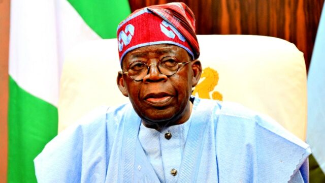 Todas as 24 estudantes nigerianas sequestradas foram resgatadas após ataque Todas as 24 estudantes nigerianas sequestradas foram resgatadas após ataque armado em Kebbi, diz o presidente