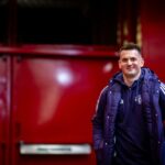 Tom Heaton se aquecendo contra o Nottingham Forest