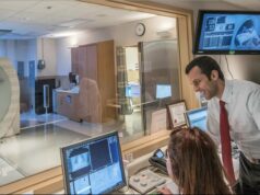 Tomografias computadorizadas de cálcio coronário minimamente invasivas que medem o risco de doenças cardíacas podem encontrar outros problemas de saúde potenciais As tomografias computadorizadas de cálcio coronário minimamente invasivas usadas para determinar o risco de doença cardíaca são eficazes para encontrar outros problemas de saúde potenciais