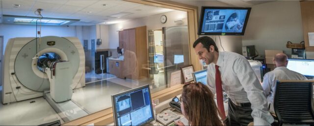 As tomografias computadorizadas de cálcio coronário minimamente invasivas usadas para determinar o risco de doença cardíaca são eficazes para encontrar outros problemas de saúde potenciais