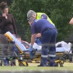 Cinco crianças ficaram feridas depois que um castelo saltitante se desprendeu do chão