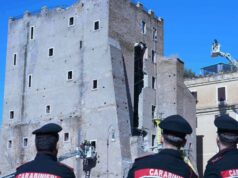 Torre medieval em Roma desaba durante reformas, ferindo trabalhador Torre medieval em Roma desaba durante reformas, ferindo trabalhador