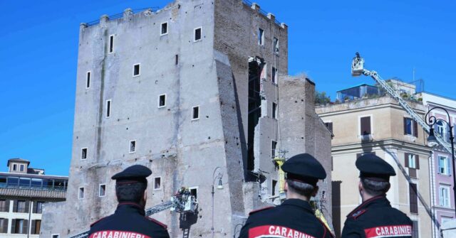 Torre medieval em Roma desaba durante reformas, ferindo trabalhador
