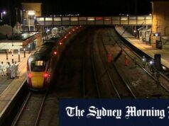 Trabalhador ferroviário foge para o resto da vida após esfaqueamento Trabalhador ferroviário foge para o resto da vida após esfaqueamento