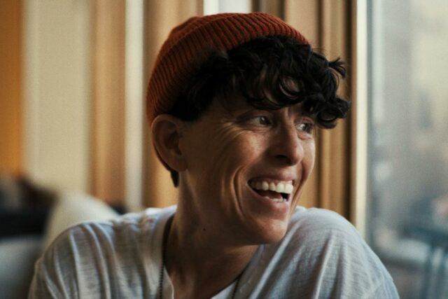 Transmita ou ignore: 'Come See Me in the Good Light' na Apple TV, um documentário comovente sobre a batalha contra o câncer da poetisa Andrea Gibson
