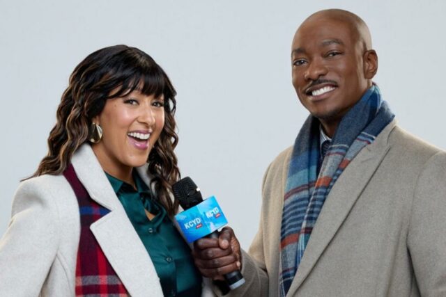 Transmita ou ignore: 'Novas para a temporada' no Hallmark, em que um garoto obcecado por notícias e sua mãe solteira trabalhadora mudam a vida de um apresentador sério e avesso ao Natal
