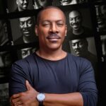 Transmita ou ignore: ‘Being Eddie’ no Netflix, ficando nostálgico com e sobre a estrela da comédia